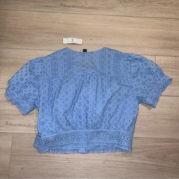 NEW J.Crew Cropped Button-Up Shirt Light Blue Eyelet Womens Medium M Casual Chic - Picture 10 of 11